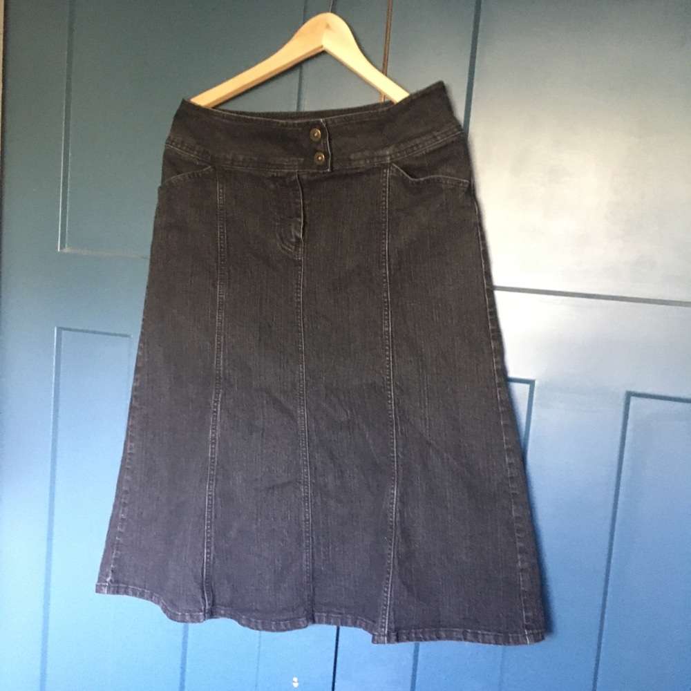 Stretchy midi denim skirt with flair